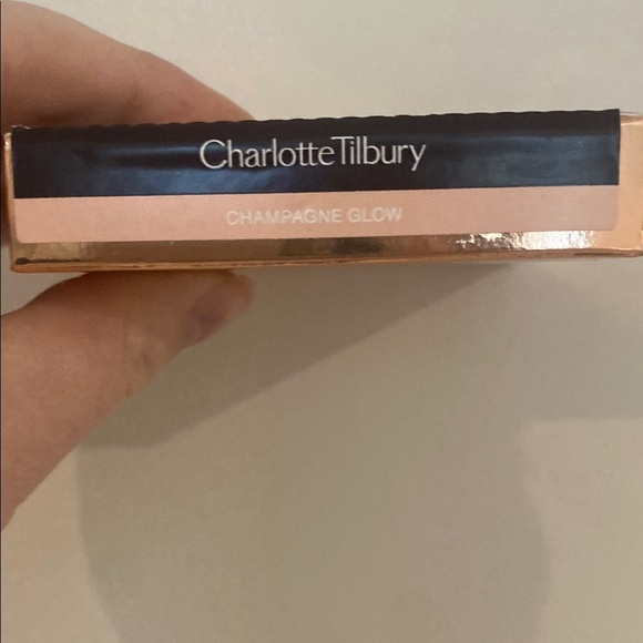 Charlotte Tilbury Gold Highlighter Makeup- Shade Champagne Glow- Full Size - Picture 2 of 2